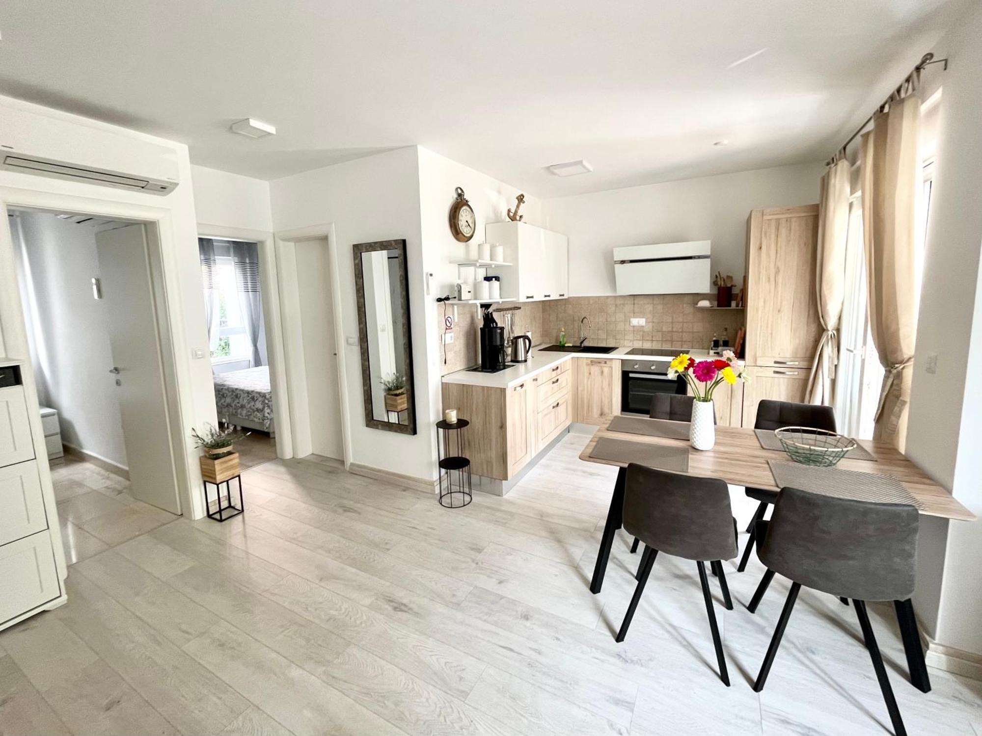 Apartment Laura بودْسْتغانا المظهر الخارجي الصورة